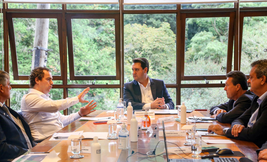 Governador Carlos Massa Ratinho Junior em reunião com presidente do Ibama Eduardo Bim pra tratar do cronograma das audiências publicas da Nova-Ferroeste e parques urbanos - Curitiba, 16/03/2022