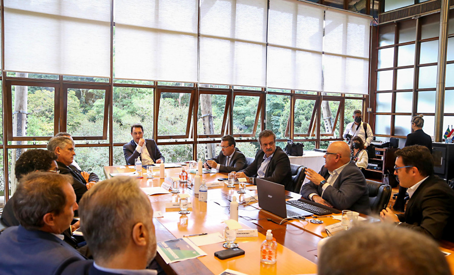 Governador Carlos Massa Ratinho Junior em reunião com presidente do Ibama Eduardo Bim pra tratar do cronograma das audiências publicas da Nova-Ferroeste e parques urbanos - Curitiba, 16/03/2022