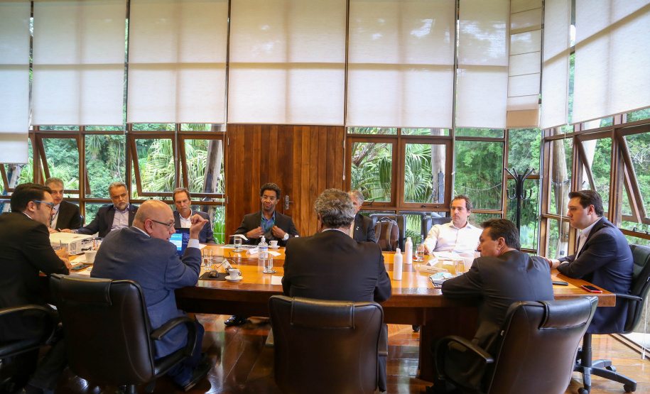 Governador Carlos Massa Ratinho Junior em reunião com presidente do Ibama Eduardo Bim pra tratar do cronograma das audiências publicas da Nova-Ferroeste e parques urbanos - Curitiba, 16/03/2022