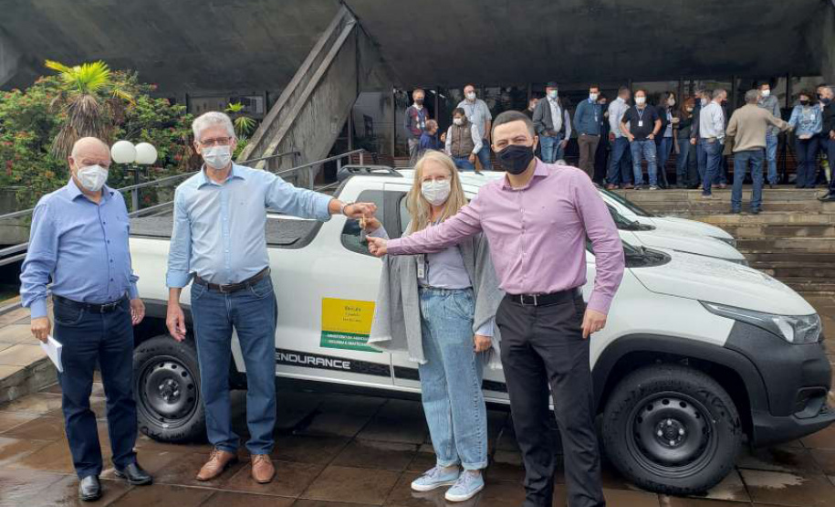 Novos veículos vão agilizar a assistência técnica aos agricultores do Paraná