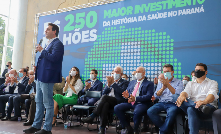 Investimento recorde na Saúde prevê mais de 300 obras e entrega de 744 veículos para municípios do Paraná