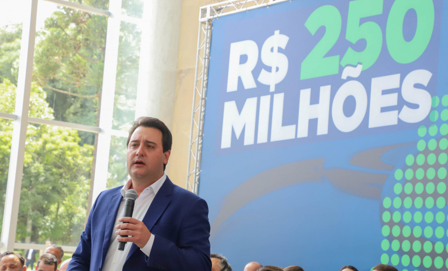 Investimento recorde na Saúde prevê mais de 300 obras e entrega de 744 veículos para municípios do Paraná