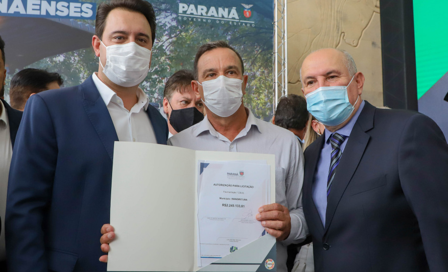 Governador Carlos Massa Ratinho Junior Libera 420 Milhoes para açoes de Desenvolvimento Urbano em quase 300 Municipios do Estado. Foto: Ari Dias/ AEN.