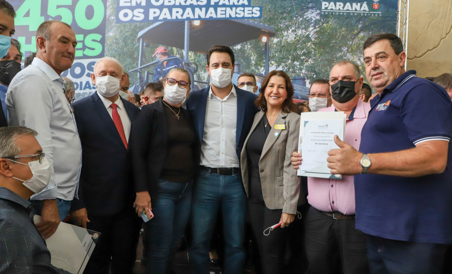 Governador Carlos Massa Ratinho Junior Libera 420 Milhoes para açoes de Desenvolvimento Urbano em quase 300 Municipios do Estado. Foto: Ari Dias/ AEN.