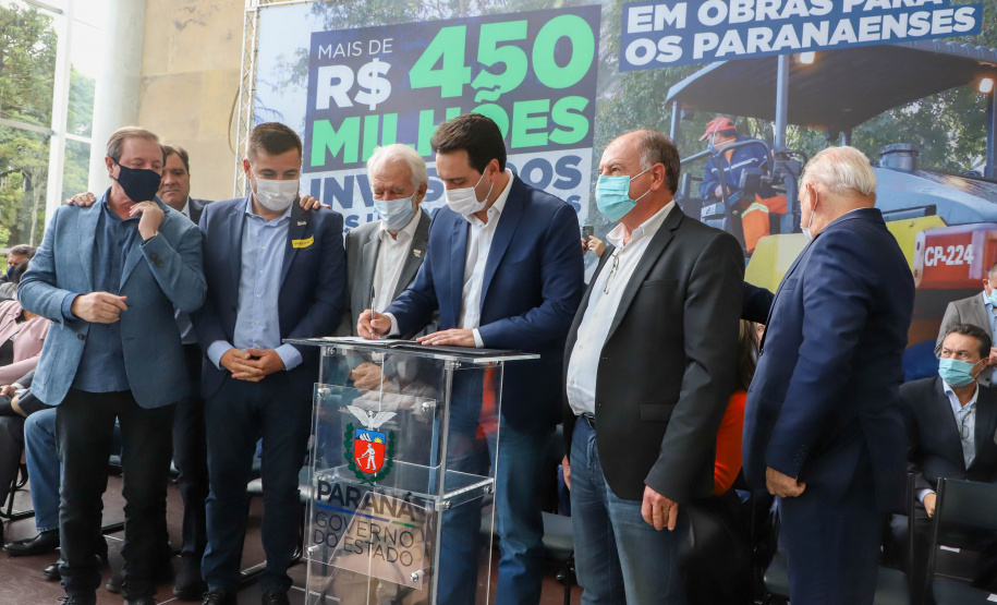 Governador Carlos Massa Ratinho Junior Libera 420 Milhoes para açoes de Desenvolvimento Urbano em quase 300 Municipios do Estado. Foto: Ari Dias/ AEN.