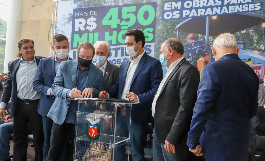 Governador Carlos Massa Ratinho Junior Libera 420 Milhoes para açoes de Desenvolvimento Urbano em quase 300 Municipios do Estado. Foto: Ari Dias/ AEN.