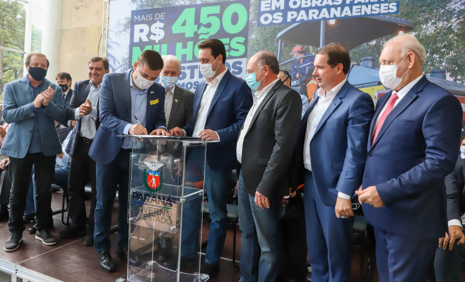 Governador Carlos Massa Ratinho Junior Libera 420 Milhoes para açoes de Desenvolvimento Urbano em quase 300 Municipios do Estado. Foto: Ari Dias/ AEN.