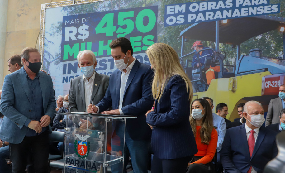 Governador Carlos Massa Ratinho Junior Libera 420 Milhoes para açoes de Desenvolvimento Urbano em quase 300 Municipios do Estado. Foto: Ari Dias/ AEN.