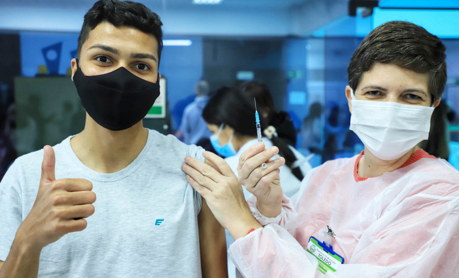 Segundo ano da pandemia no Paraná tem a marca registrada pela vacinação