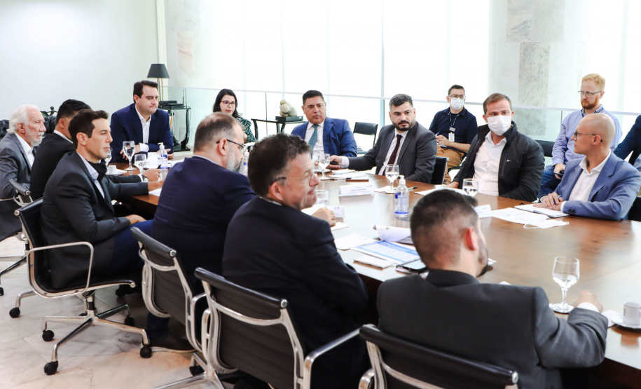 Governador Carlos Massa Ratinho Junior durante reunião com executivos do Grupo Softbank - Curitiba, 22/03/2022