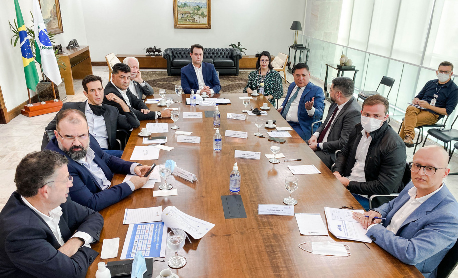 Governador Carlos Massa Ratinho Junior durante reunião com executivos do Grupo Softbank - Curitiba, 22/03/2022