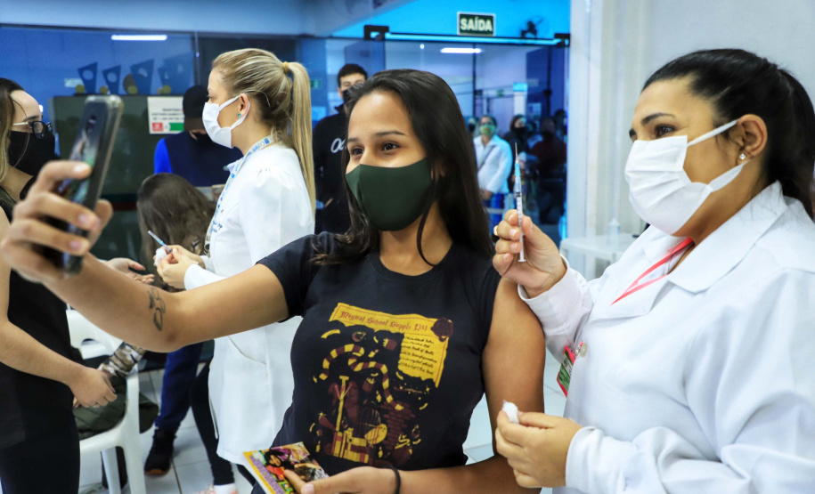 Segundo ano da pandemia no Paraná tem a marca registrada pela vacinação