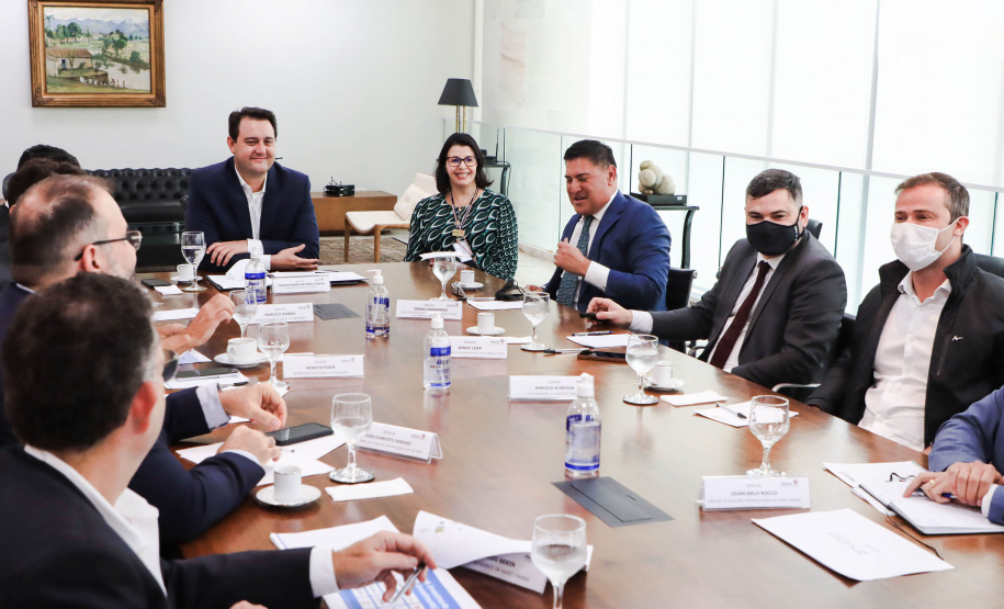 Governador Carlos Massa Ratinho Junior durante reunião com executivos do Grupo Softbank - Curitiba, 22/03/2022
