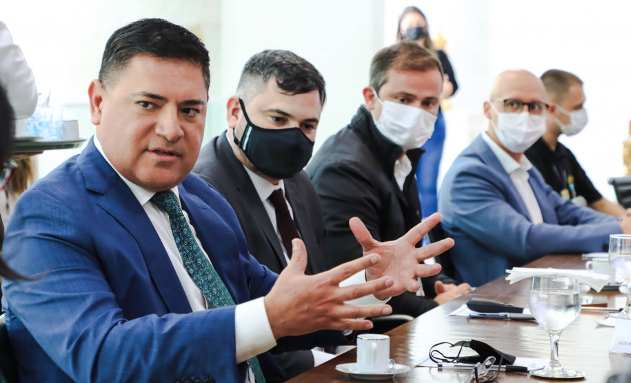 Governador Carlos Massa Ratinho Junior durante reunião com executivos do Grupo Softbank - Curitiba, 22/03/2022