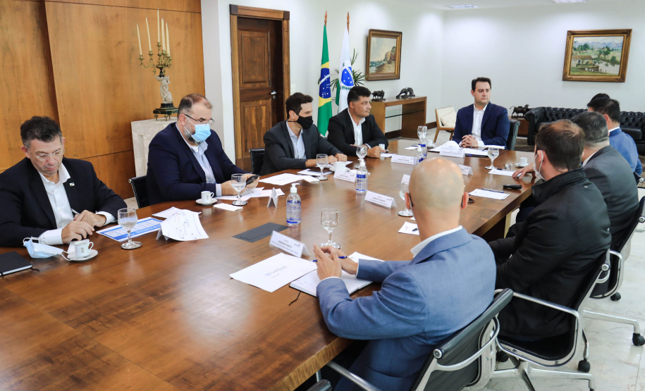 Governador Carlos Massa Ratinho Junior durante reunião com executivos do Grupo Softbank - Curitiba, 22/03/2022