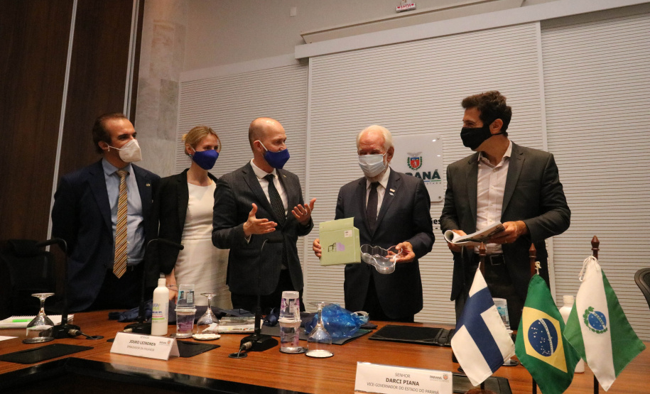 Paraná busca parceria com a Finlândia para modernizar educação