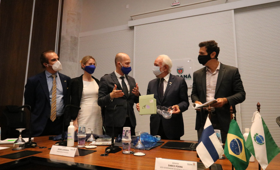 Paraná busca parceria com a Finlândia para modernizar educação