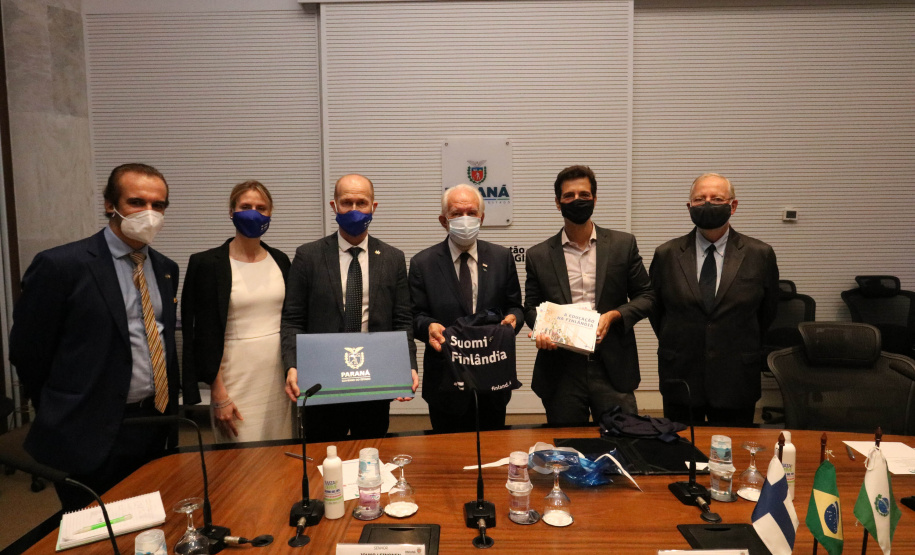 Paraná busca parceria com a Finlândia para modernizar educação