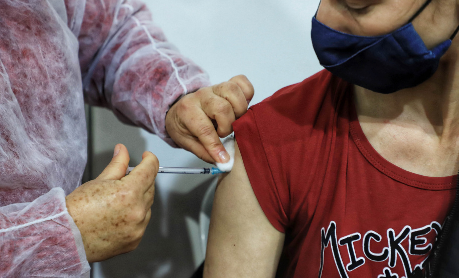 Segundo ano da pandemia no Paraná tem a marca registrada pela vacinação