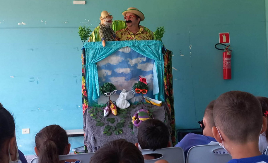 Portos do Paraná leva teatro sobre preservação de manguezais para comunidades ilhadas