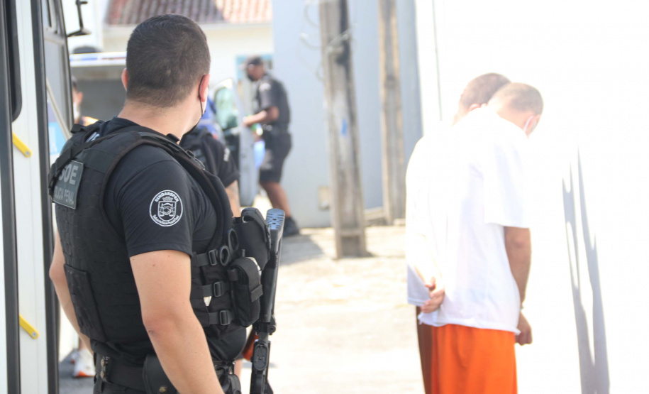 Deppen transfere 47 presos do Litoral à RMC para esvaziar cadeias públicas antes e depois do Carnaval