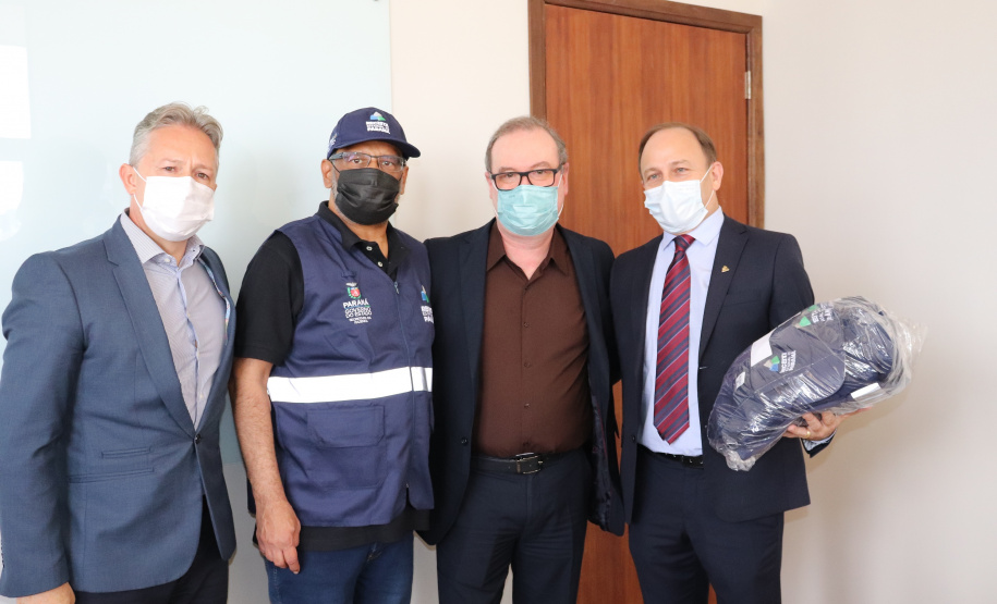Fazenda entrega novos uniformes aos auditores fiscais da Receita Estadual