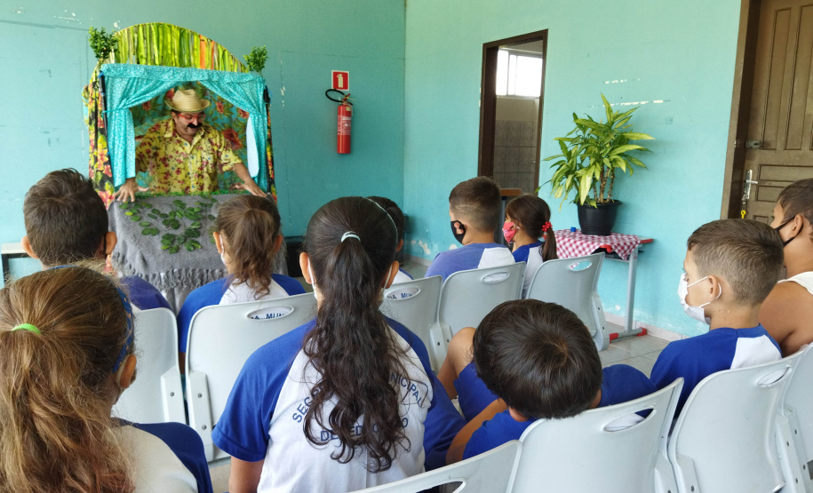 Portos do Paraná leva teatro sobre preservação de manguezais para comunidades ilhadas