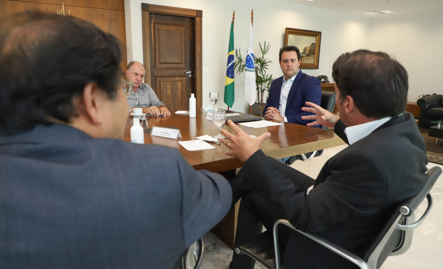 O governador Carlos Massa Ratinho Junior recebe nesta segunda-feira(7), o Presidente da Renault do Brasil, Ricardo Gondo  e o  Presidente da Renault para a América Latina,  Luiz Pedrucci