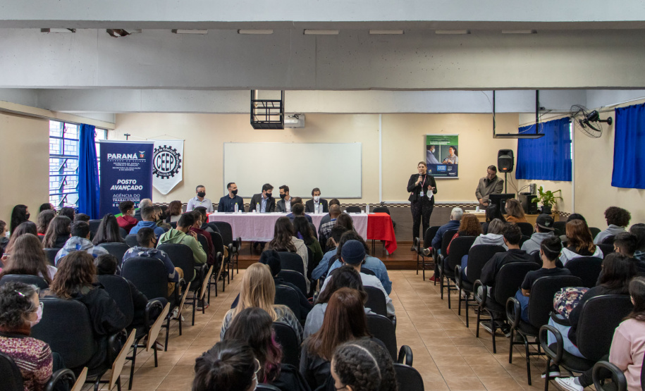 Estado inicia projeto de Postos Avançados da Agência do Trabalhador em colégios estaduais
