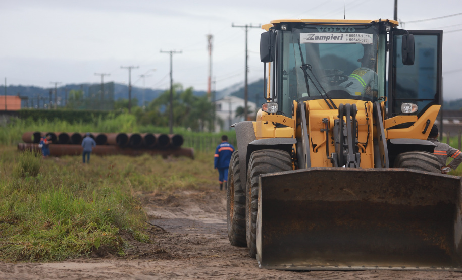 Com 300 vagas abertas, obras na Orla de Matinhos levam emprego à população local