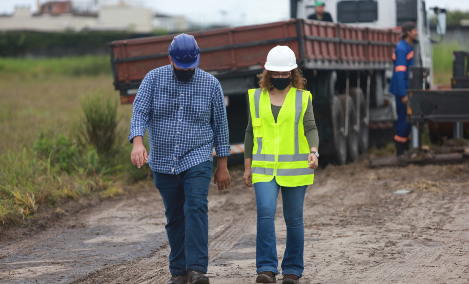 Com 300 vagas abertas, obras na Orla de Matinhos levam emprego à população local
