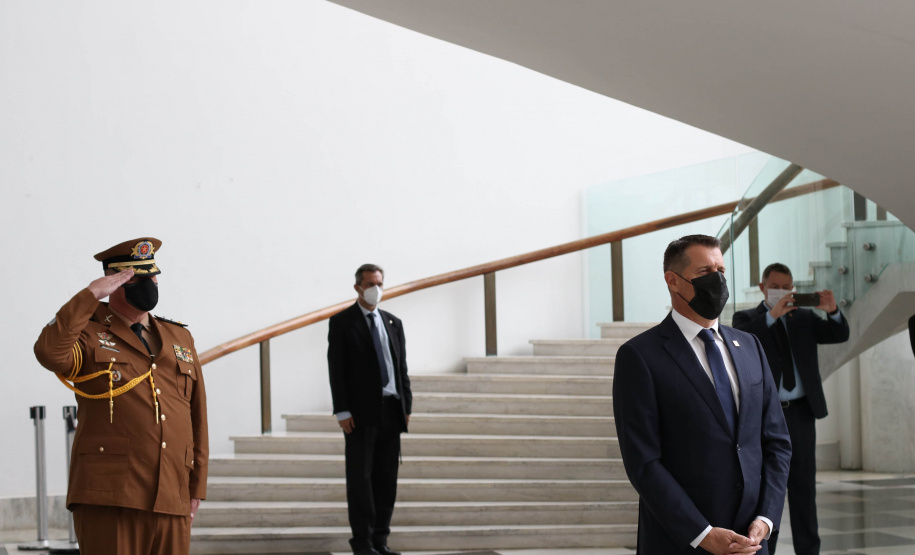 Investimento em infraestrutura paranaense é destaque em encontro do vice-governador com representantes da Suíça