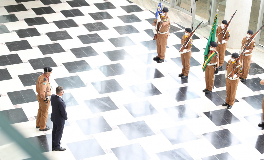 Investimento em infraestrutura paranaense é destaque em encontro do vice-governador com representantes da Suíça