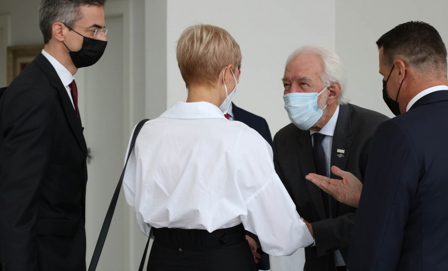 Investimento em infraestrutura paranaense é destaque em encontro do vice-governador com representantes da Suíça