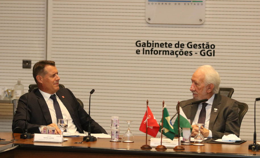 Investimento em infraestrutura paranaense é destaque em encontro do vice-governador com representantes da Suíça