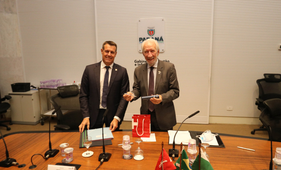 Investimento em infraestrutura paranaense é destaque em encontro do vice-governador com representantes da Suíça