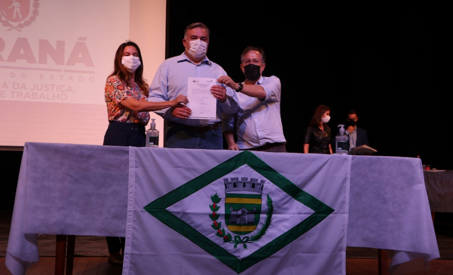 Estado implanta “Master Job Paraná” em Campo Mourão, e assina parcerias com municípios da região