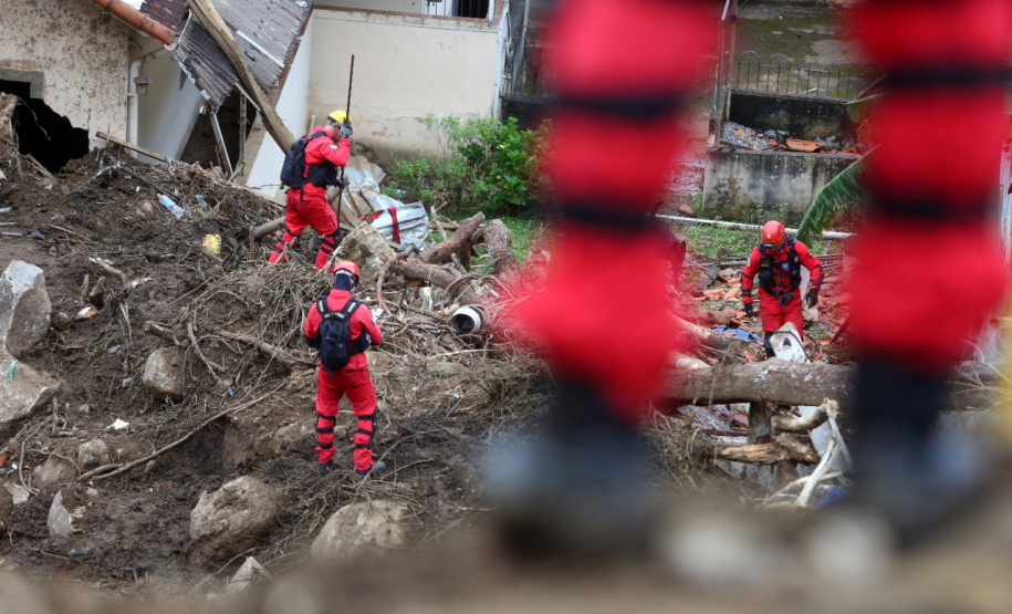Bombeiros do Paraná concluem participação nas buscas por vítimas em Petrópolis, no Rio