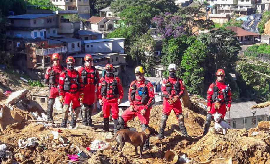 Bombeiros do Paraná concluem participação nas buscas por vítimas em Petrópolis, no Rio
