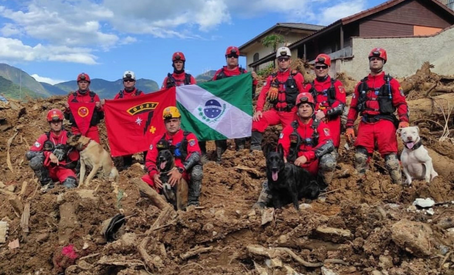 Bombeiros do Paraná concluem participação nas buscas por vítimas em Petrópolis, no Rio