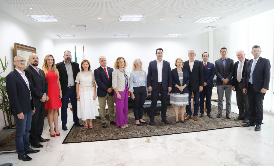 O governador Carlos Massa Ratinho Junior recebe nesta quarta-feira (30), no Palácio Iguaçu, Embaixadora do Canadá no Brasil, Jennifer May - Curitiba, 30/03/2022