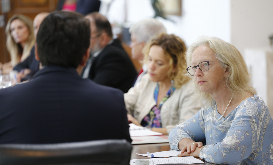 O governador Carlos Massa Ratinho Junior recebe nesta quarta-feira (30), no Palácio Iguaçu, Embaixadora do Canadá no Brasil, Jennifer May - Curitiba, 30/03/2022