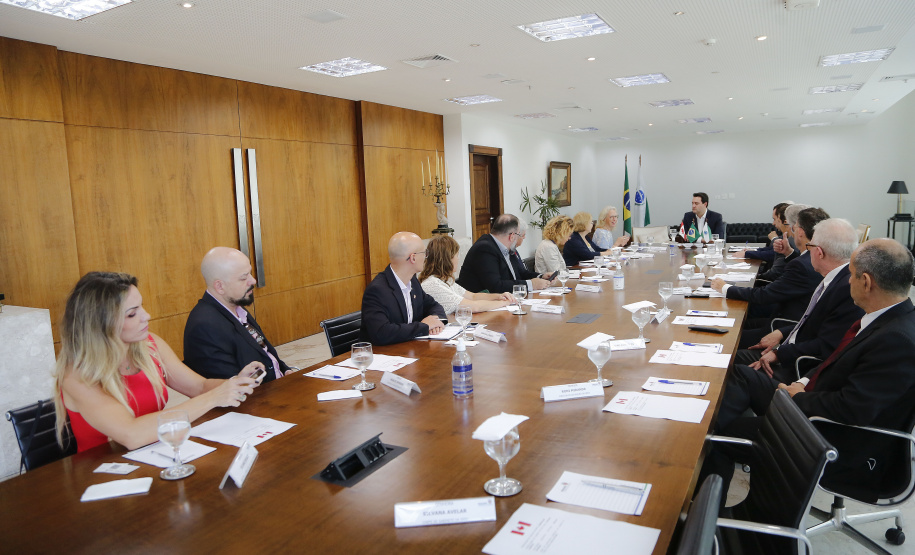 O governador Carlos Massa Ratinho Junior recebe nesta quarta-feira (30), no Palácio Iguaçu, Embaixadora do Canadá no Brasil, Jennifer May - Curitiba, 30/03/2022