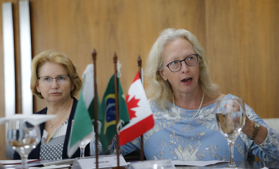 O governador Carlos Massa Ratinho Junior recebe nesta quarta-feira (30), no Palácio Iguaçu, Embaixadora do Canadá no Brasil, Jennifer May - Curitiba, 30/03/2022