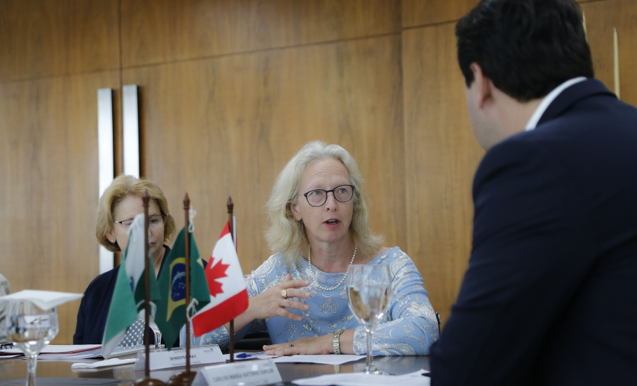 O governador Carlos Massa Ratinho Junior recebe nesta quarta-feira (30), no Palácio Iguaçu, Embaixadora do Canadá no Brasil, Jennifer May - Curitiba, 30/03/2022