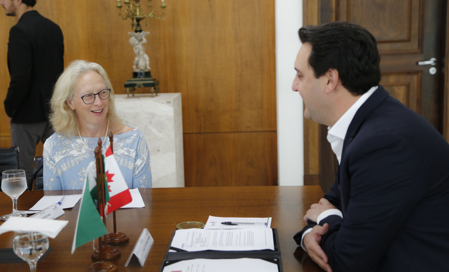 O governador Carlos Massa Ratinho Junior recebe nesta quarta-feira (30), no Palácio Iguaçu, Embaixadora do Canadá no Brasil, Jennifer May - Curitiba, 30/03/2022