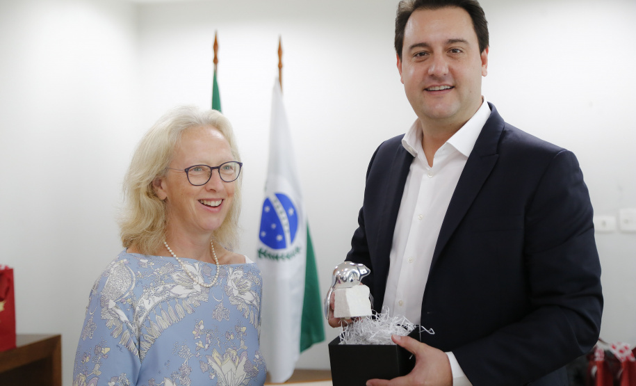 O governador Carlos Massa Ratinho Junior recebe nesta quarta-feira (30), no Palácio Iguaçu, Embaixadora do Canadá no Brasil, Jennifer May - Curitiba, 30/03/2022