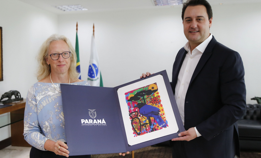 O governador Carlos Massa Ratinho Junior recebe nesta quarta-feira (30), no Palácio Iguaçu, Embaixadora do Canadá no Brasil, Jennifer May - Curitiba, 30/03/2022