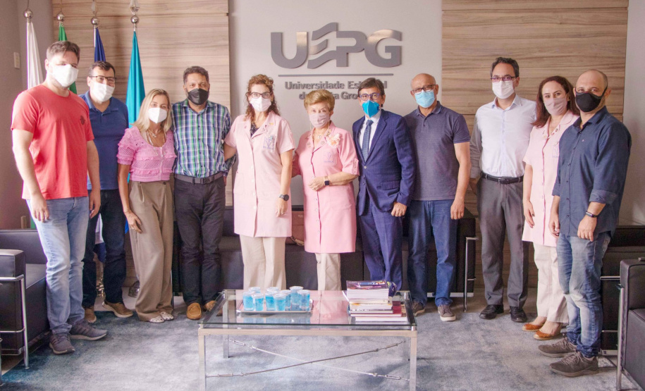 UEPG firma convênio para colaboração com Rede Feminina de Combate ao Câncer