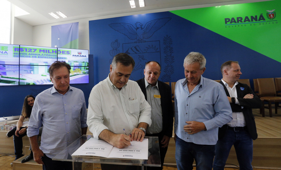 Governo do Estado distribui mais de R$ 104 milhões em obras e reformas para municípios